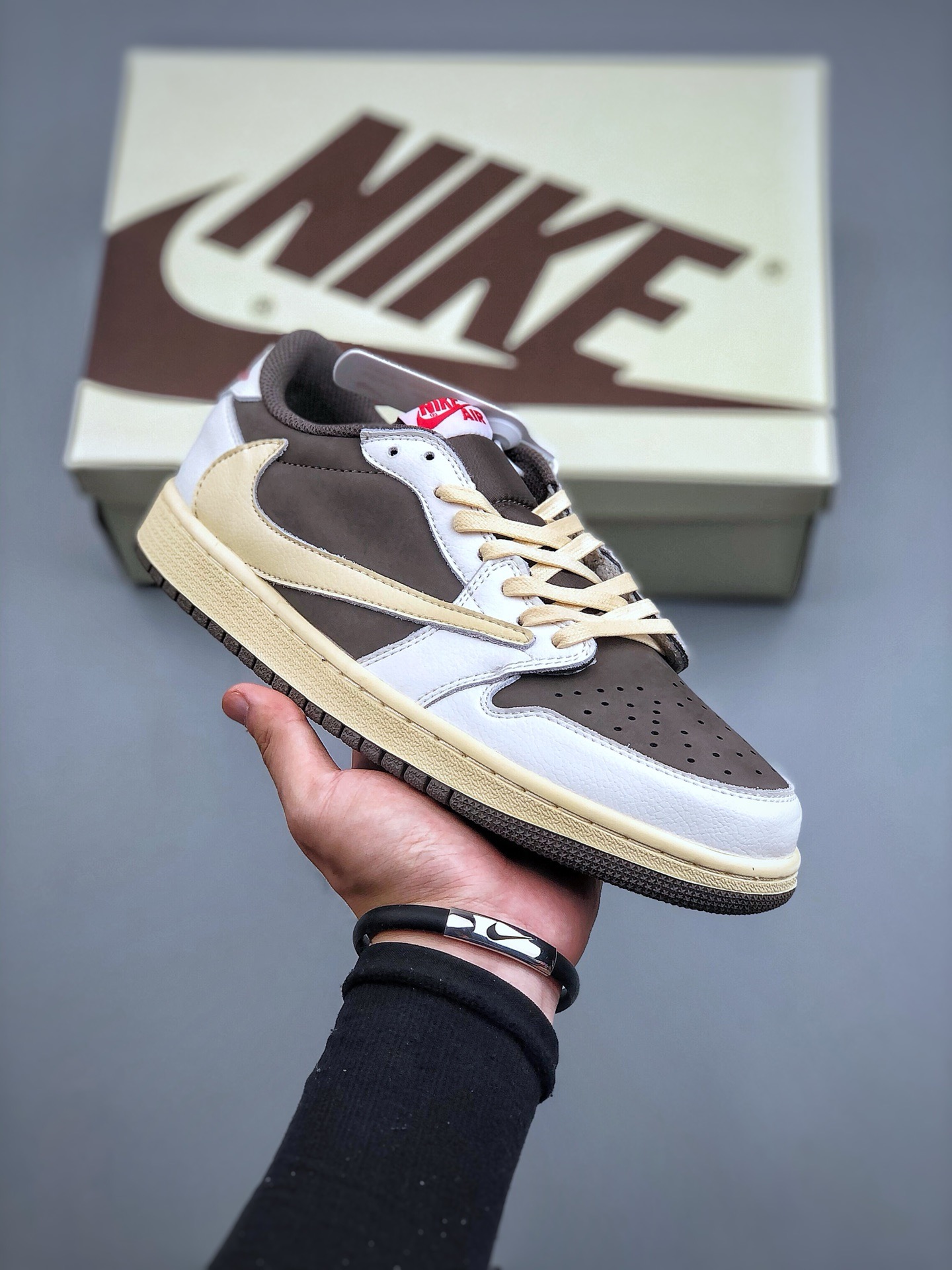 Jordan Low Sneakers