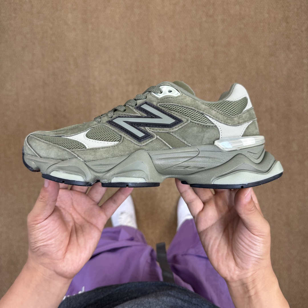 New Balance Sneakers