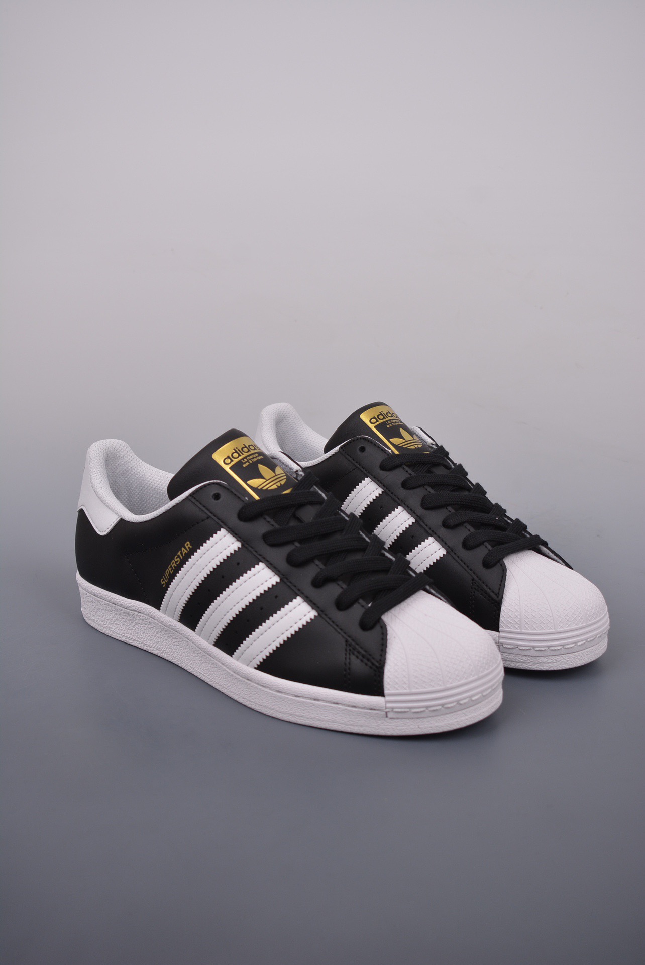 Adidas Superstar Sneakers