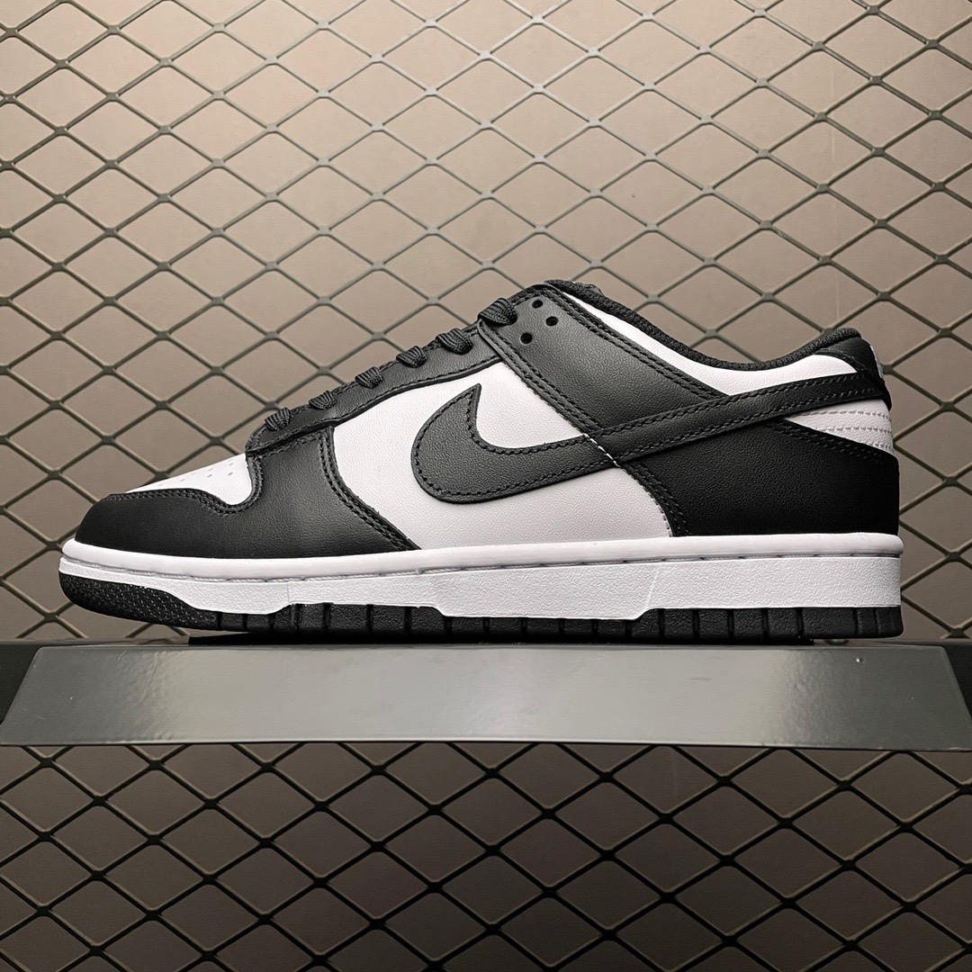 Nike Dunk Low Sneakers