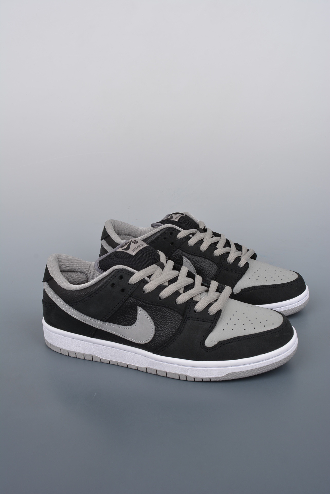 Nike Dunk Low Sneakers