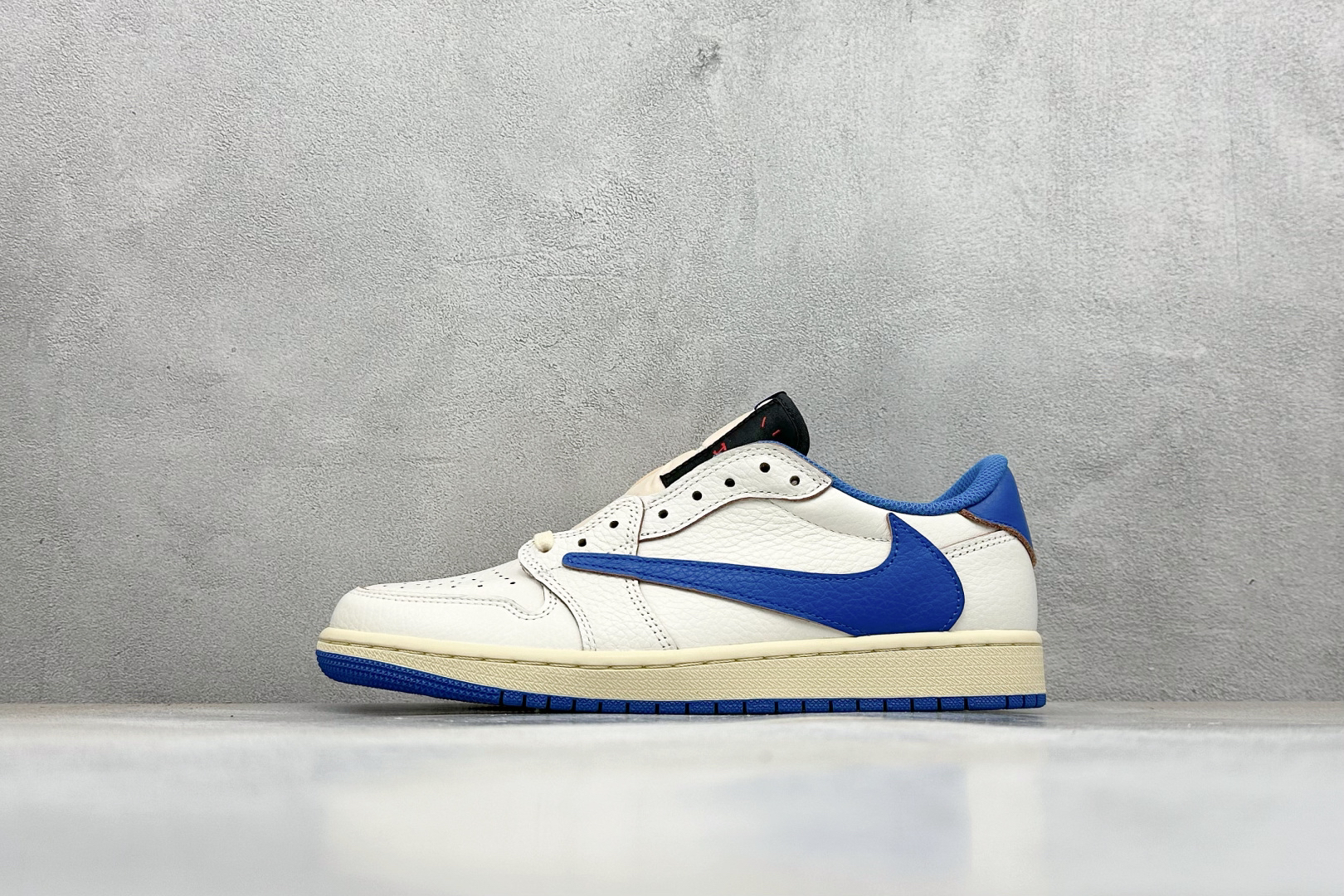 Jordan Low Sneakers