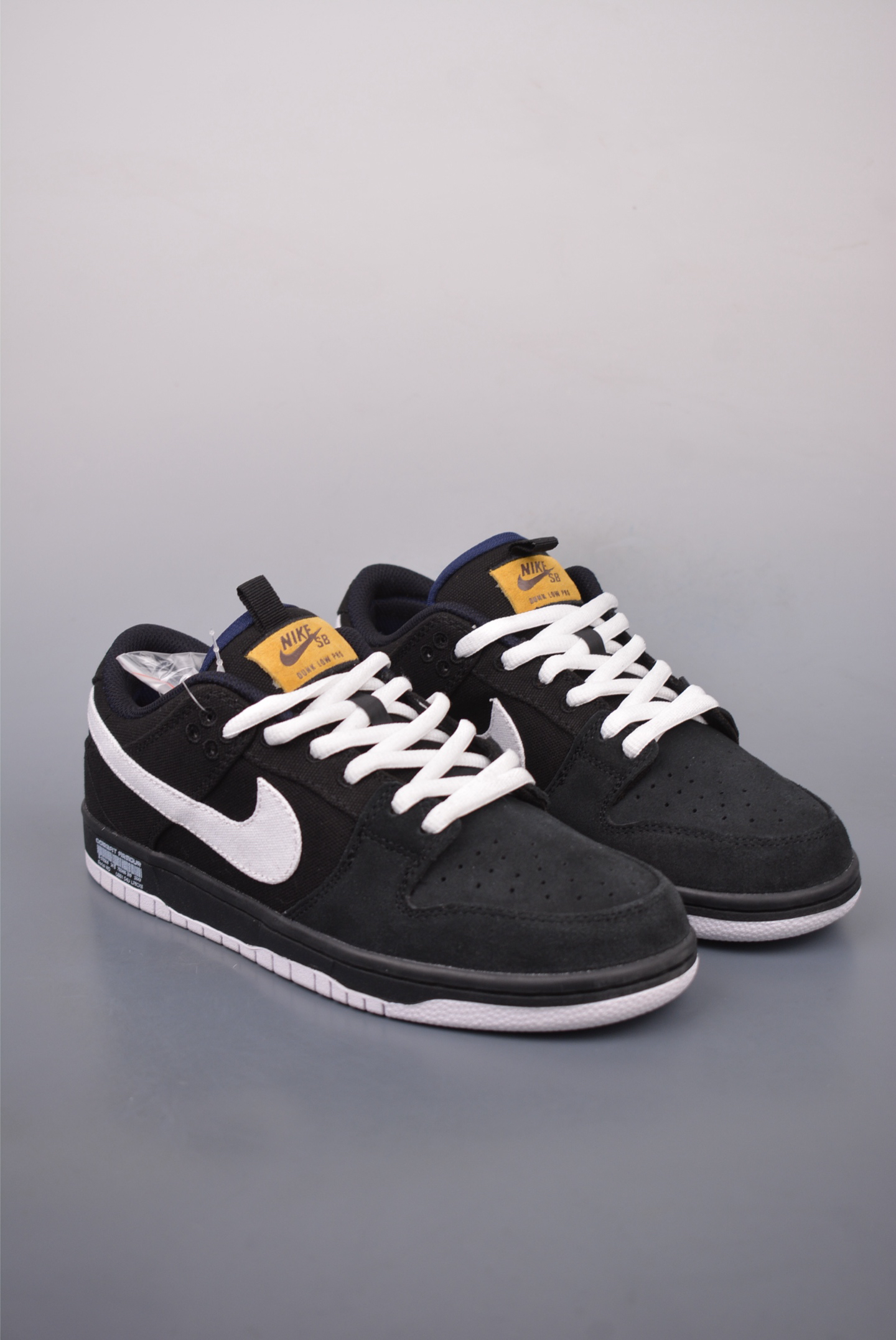 Nike Dunk Low Sneakers