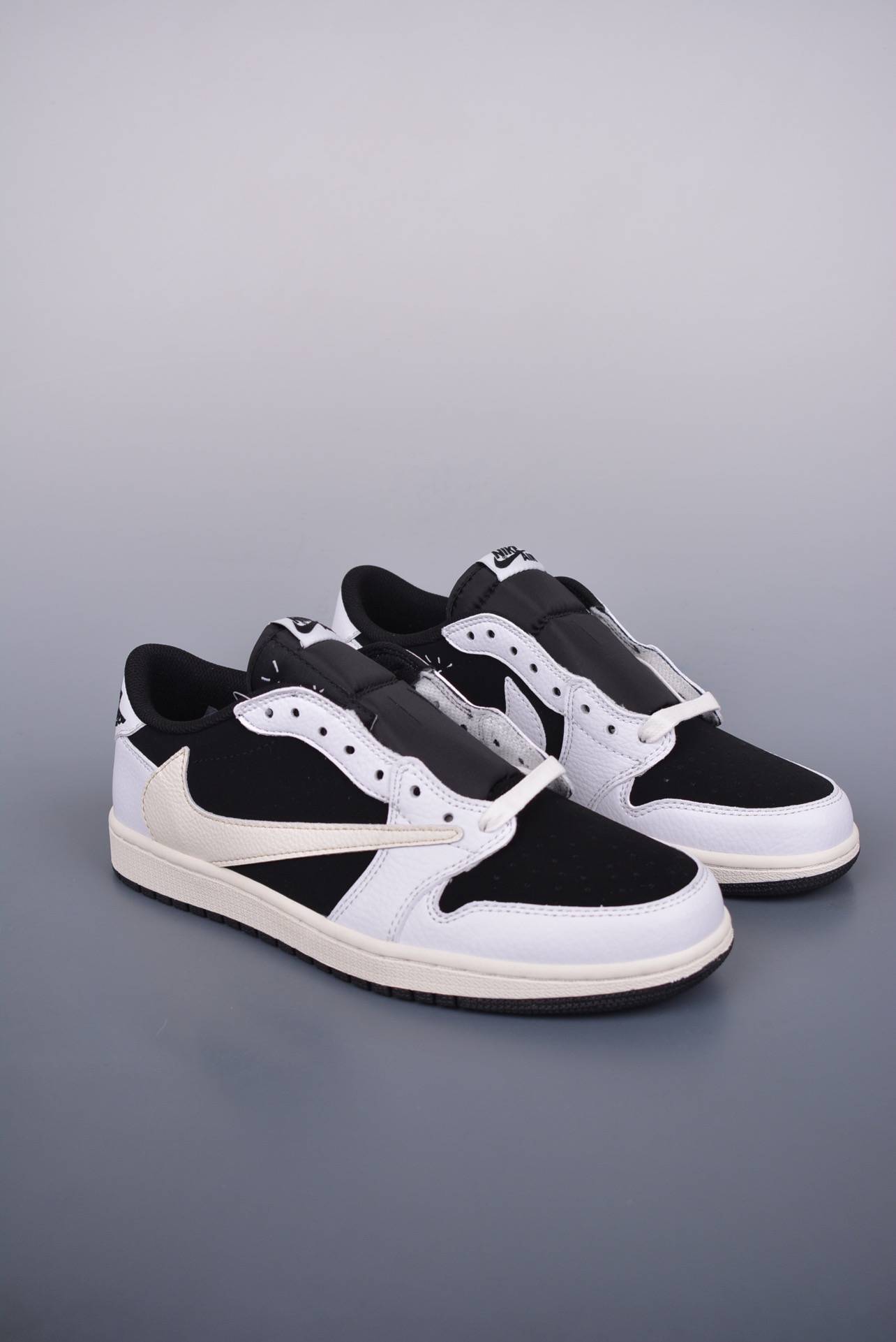Jordan Low Sneakers