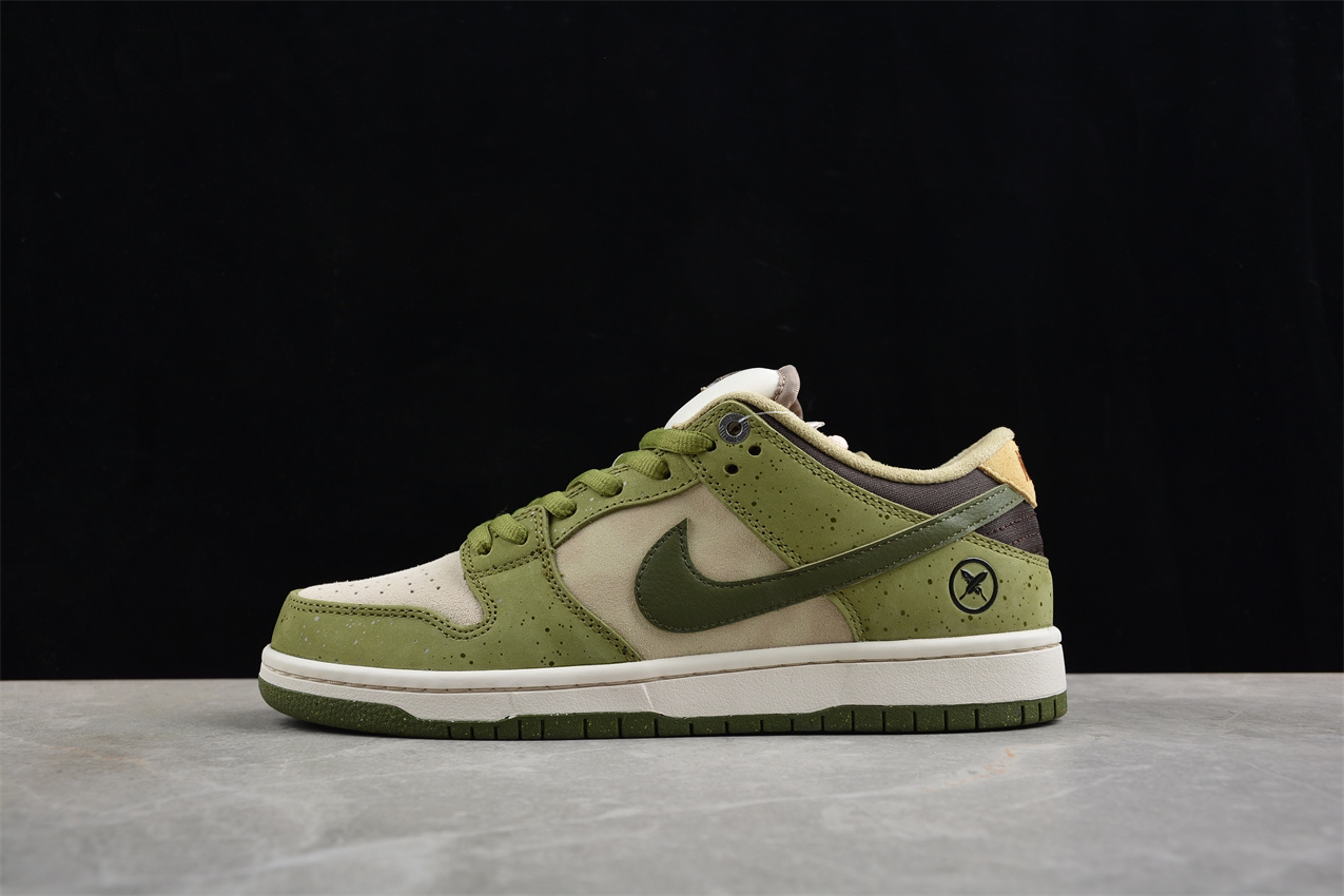 Nike Dunk Low Sneakers