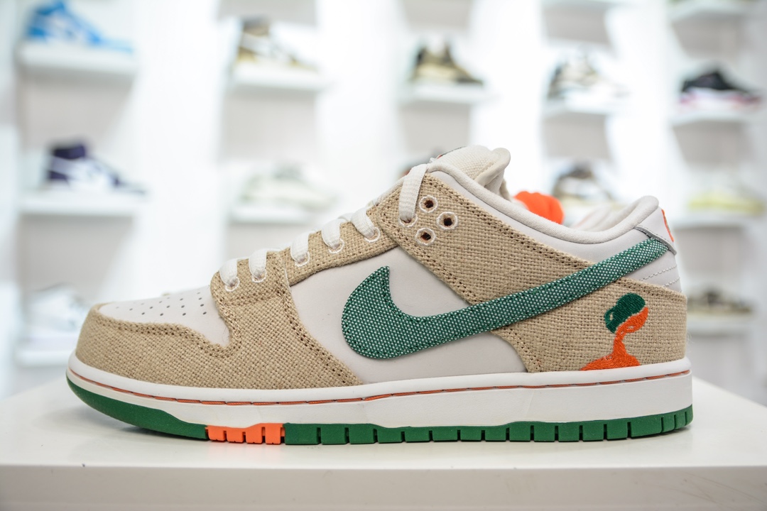 Nike Dunk Low Sneakers