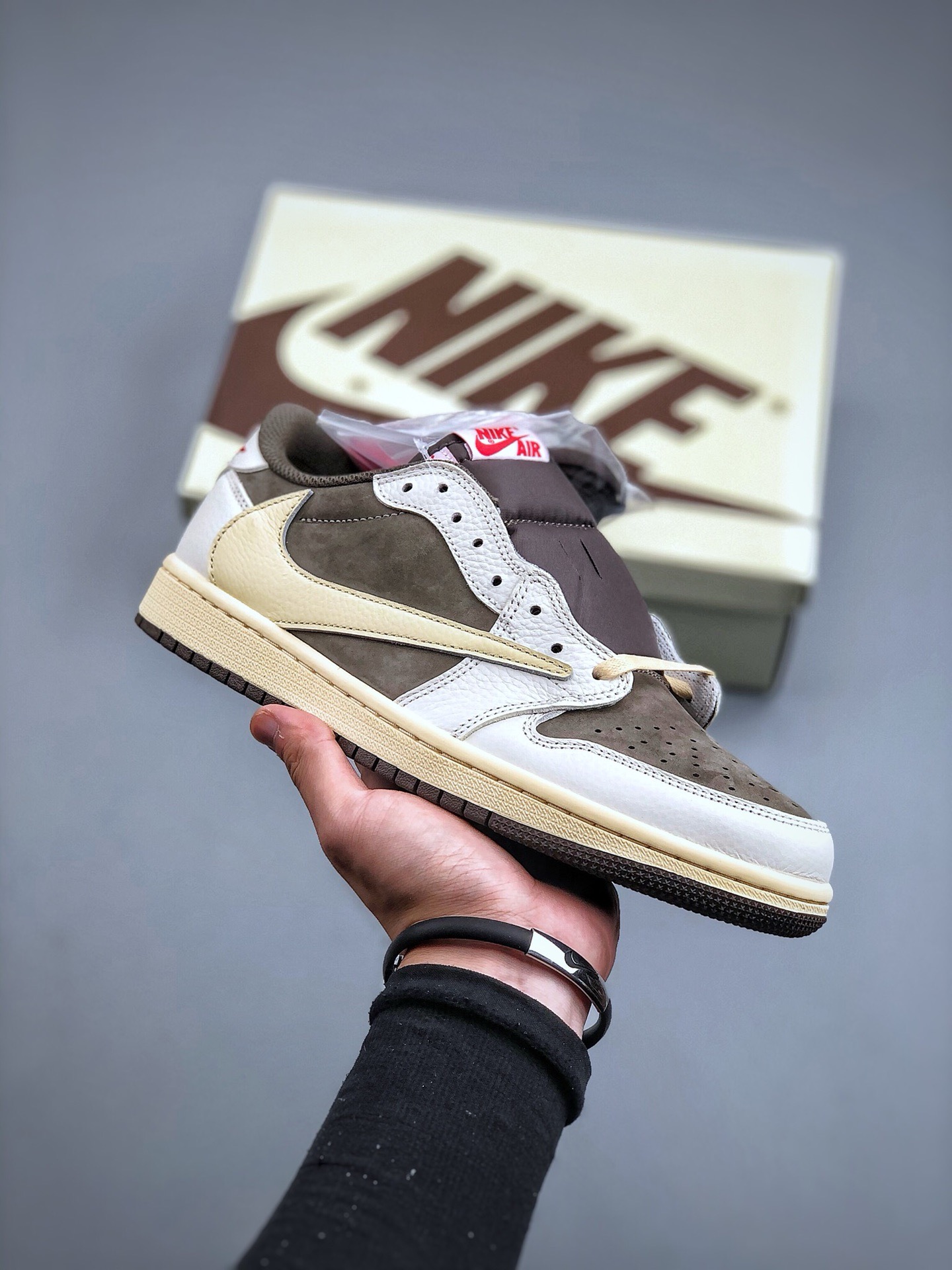 Jordan Low Sneakers
