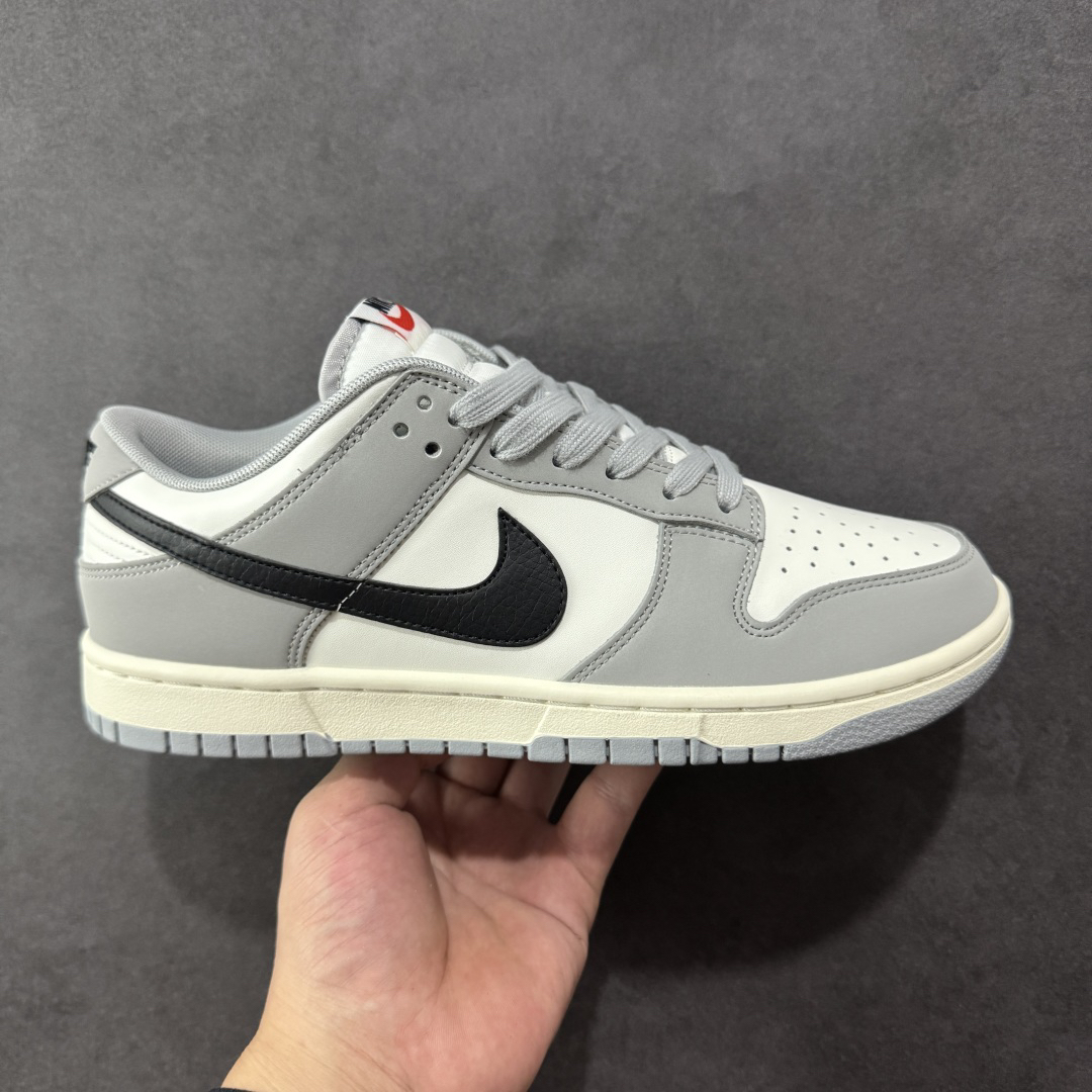 Nike Dunk Low Sneakers