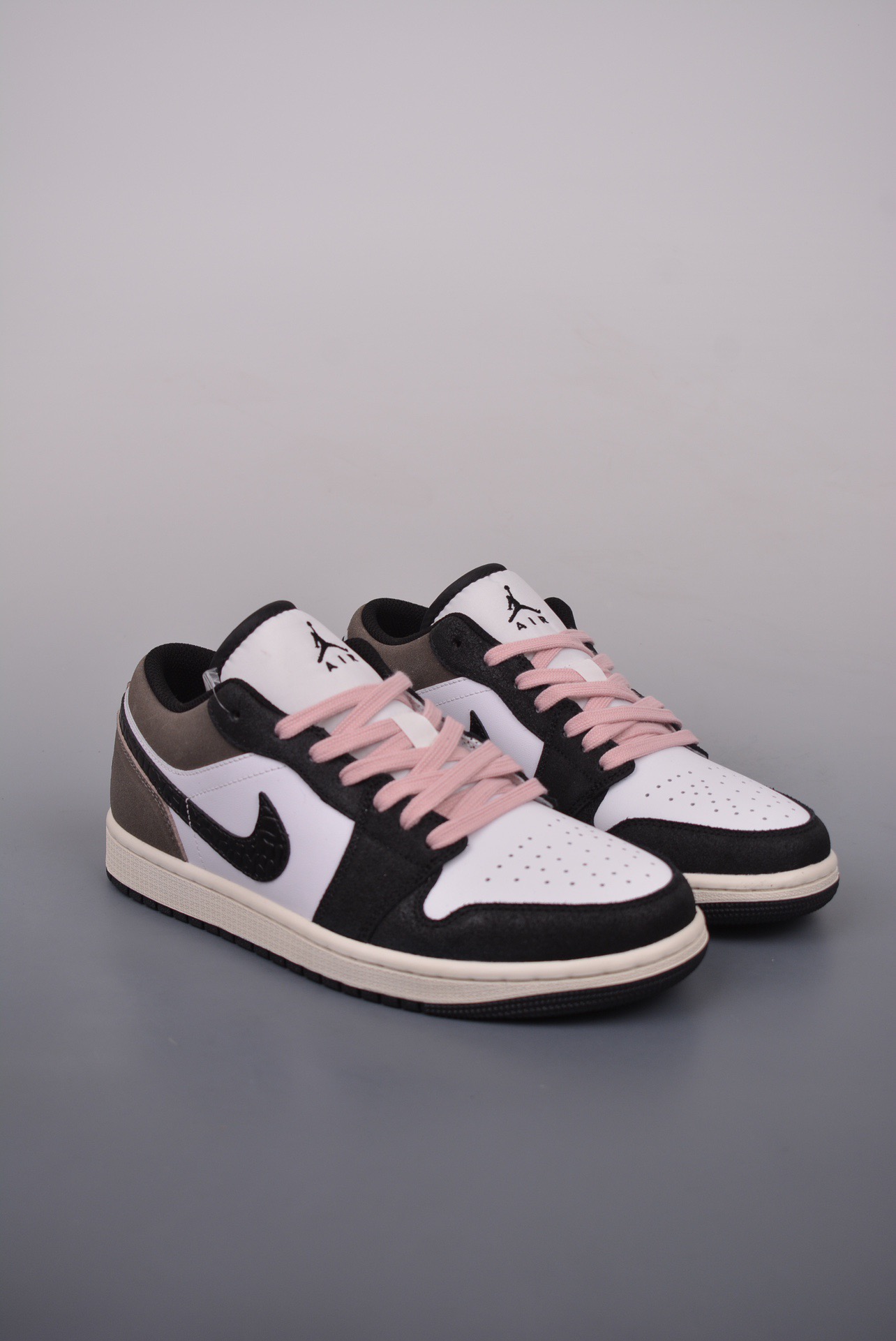 Jordan Air Jordan 1 Low Sneakers