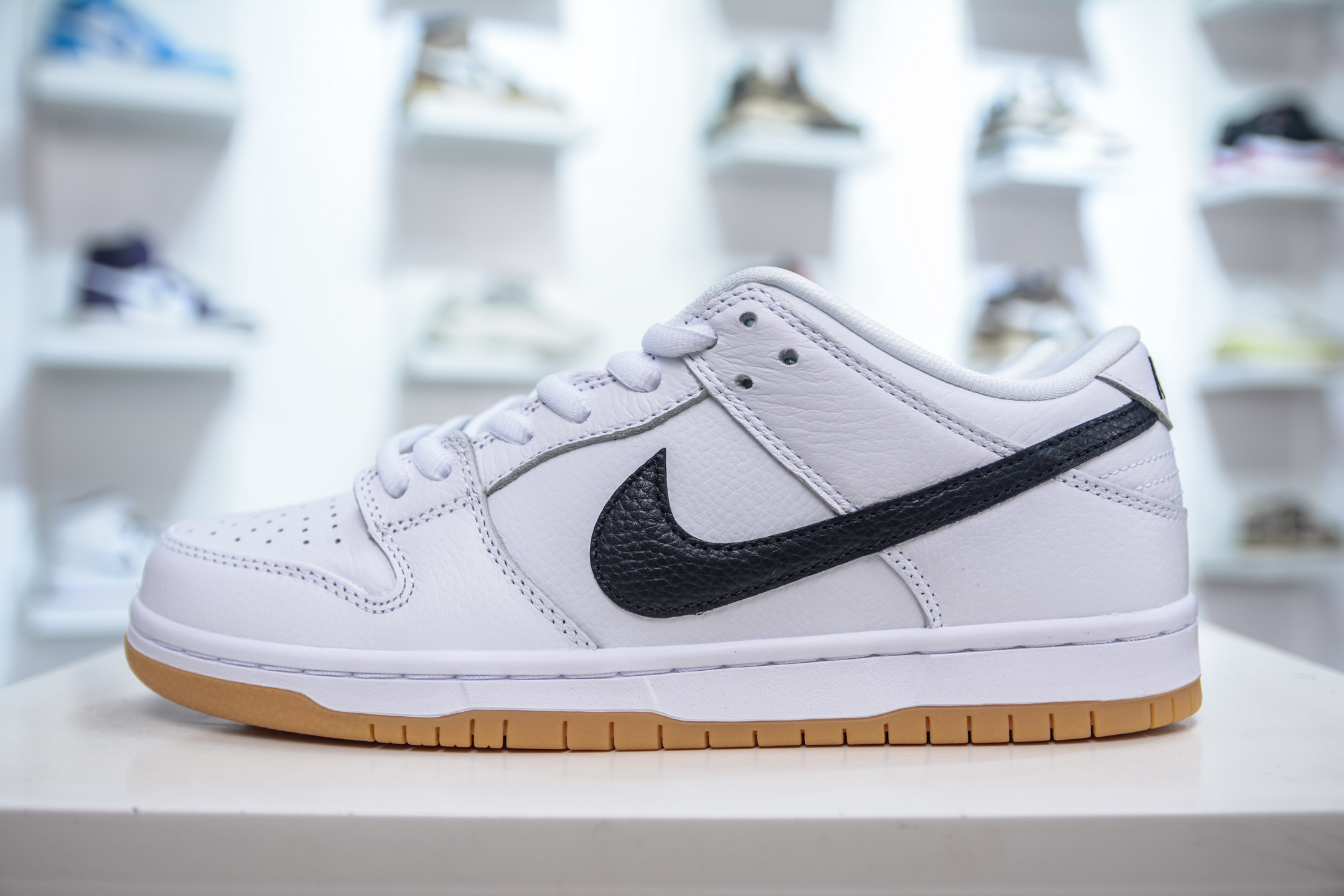 Nike Dunk Low Sneakers