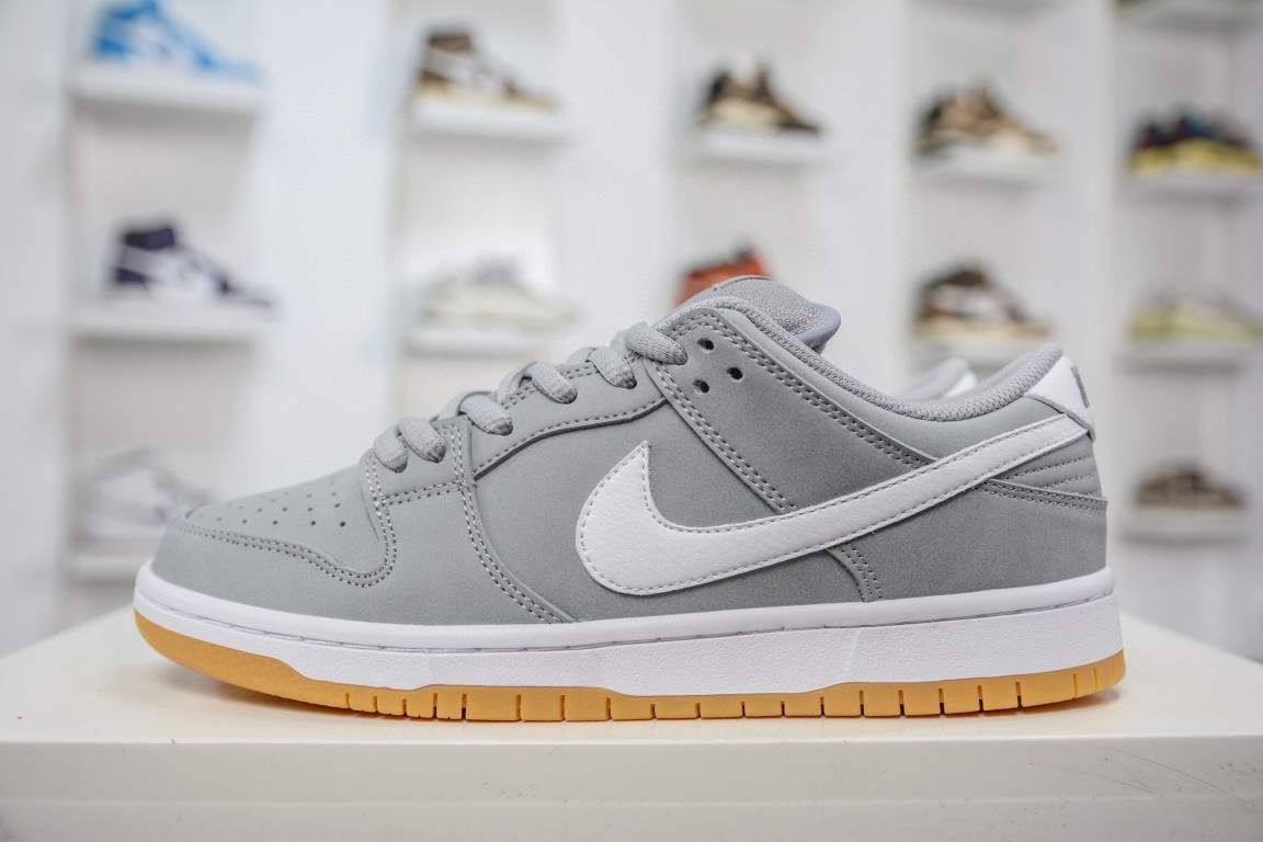 Nike Dunk Low Sneakers